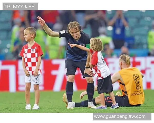 世界杯足球宝贝与球星婚姻背后的故事与情感历程揭秘 世界杯足球宝贝与球星婚姻背后的故事与情感历程揭秘