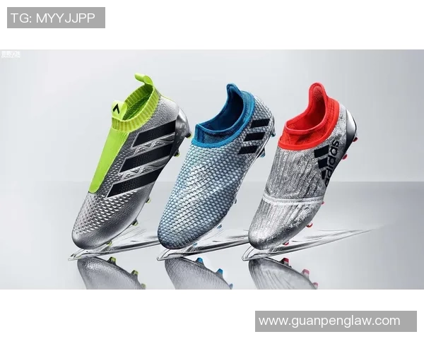 阿迪达斯球星同款足球鞋M系列助力运动员突破极限性能与舒适并存 阿迪达斯球星同款足球鞋M系列助力运动员突破极限性能与舒适并存